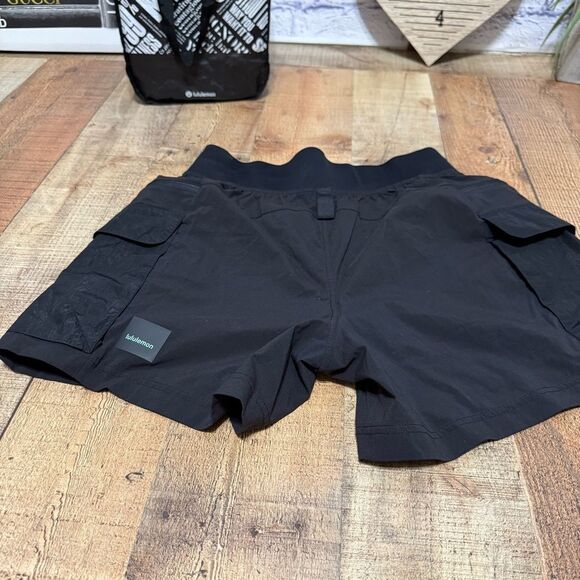 Lululemon Multi-Pocket Cargo High-Rise Hiking Short 5" Size 8 - Picture 13 of 16